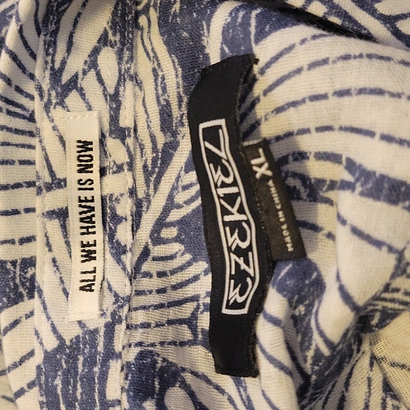 Floral print xl Ezekiel button down - Picture 2 of 3